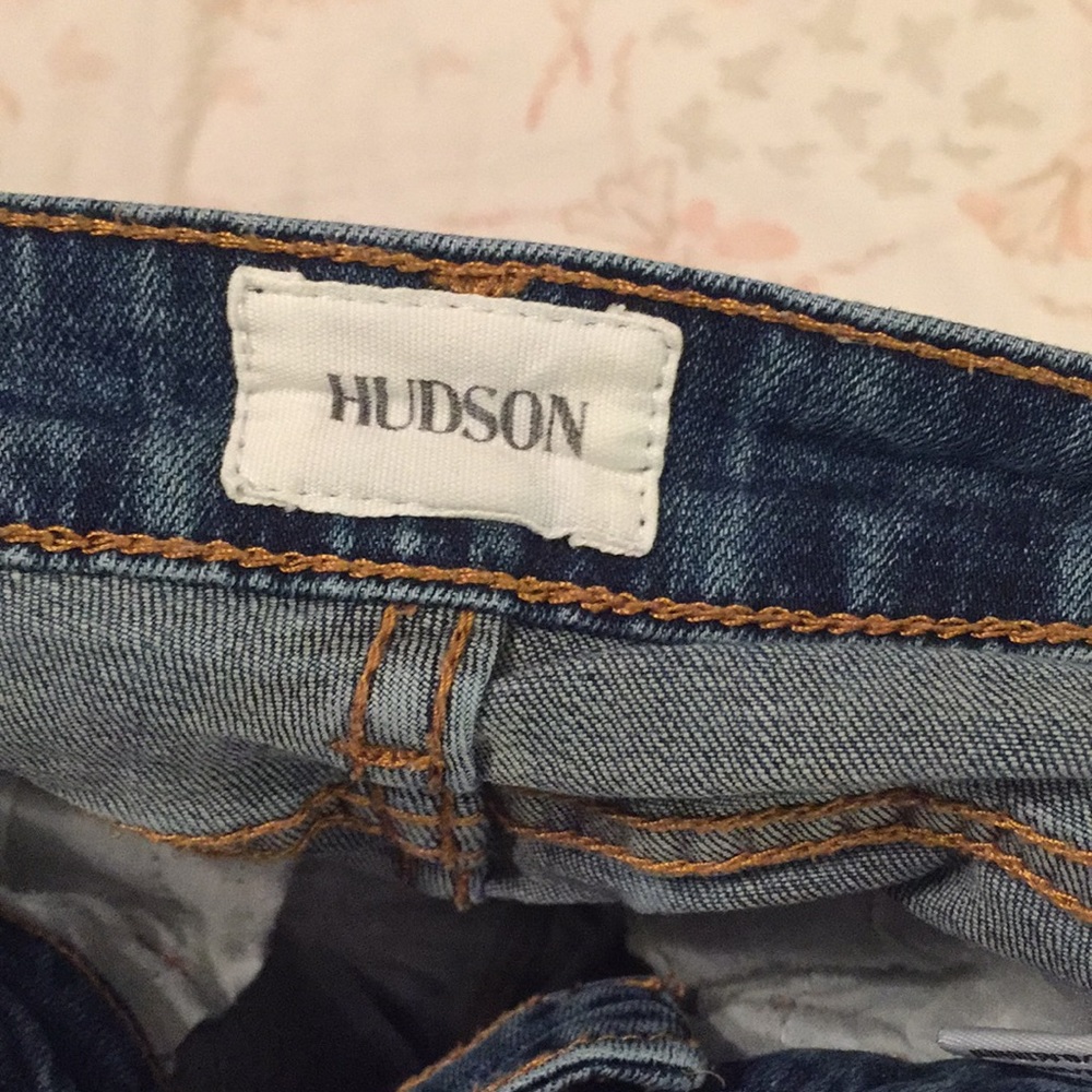 Hudson distressed jean shorts like new!! - Picture 3 of 4